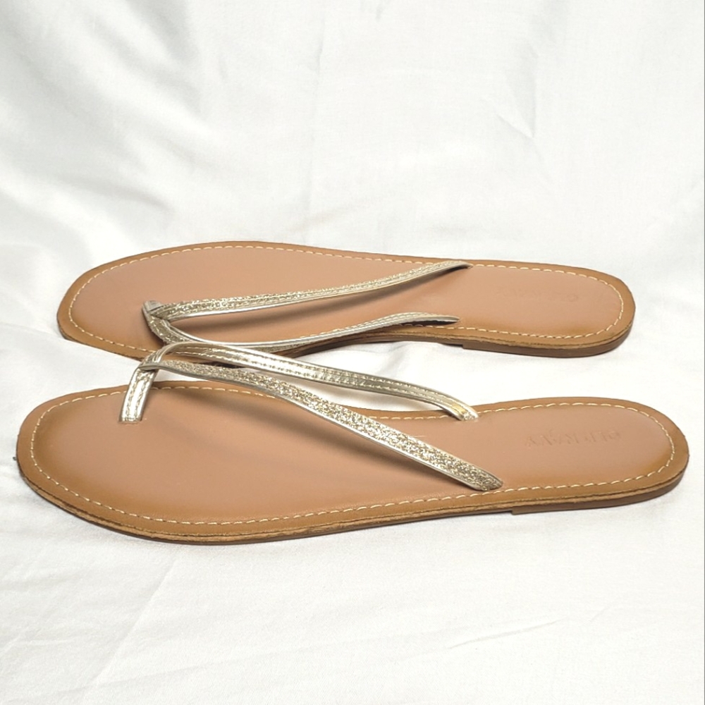 Old Navy Gold Glitter Thong Sandals - Picture 5 of 9